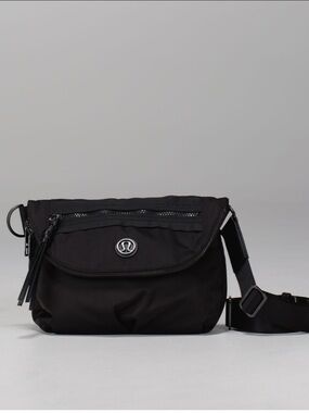 lululemon athletica Black OG Festival Bag